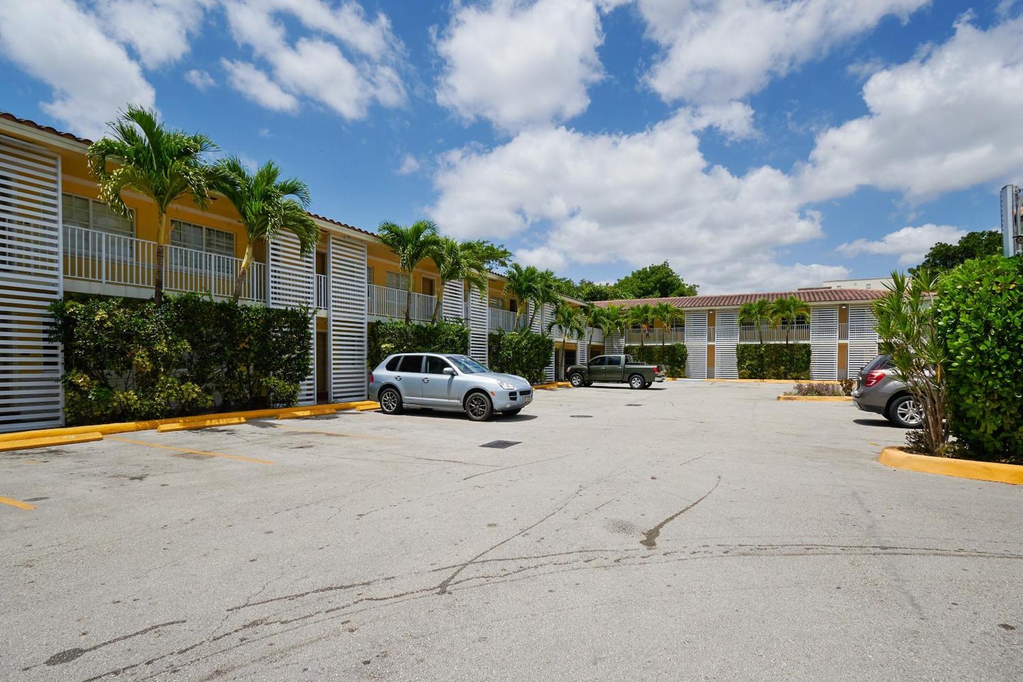Oyo Hotel Coral Gables - Miami Airport Dış mekan fotoğraf